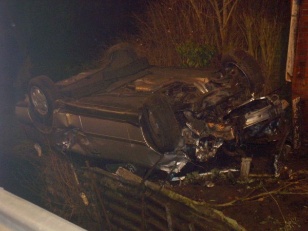 Obwohl der Wagen einen Totalschaden erlitt konnten sich alle Insassen fast unverletzt und aus eigener Kraft befreien. ©K. Heitmann (F 2952)