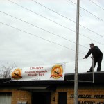 Einige Kameraden der FF Billstedt-Horn trafen sich vormittags , um das Banner aufzuhängen