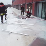 CCB Bergedorfer Straße / Einkaufwagenüberdachung drohte von Parkhausdeck zu stürzen © Christopher Zeyn (FF-Bille)