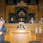 Gruppenbild im Plenarsaal