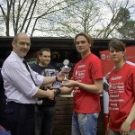 Der Pokal für den 2.ten Platz, übernommen von Nils Beyer und Femke Herrmann