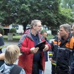 Die LF-Besatzung aus Lurup wird eingewiesen