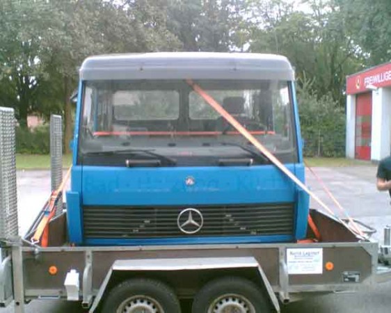 Eine Mercedez-Benz-Lkw-Kabine, gestiftet von einem Hamburger Schrotthändler.