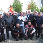 Feuerwehrbiker mit hochrangigen Gästen.
