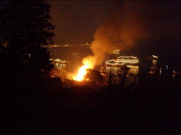 Feuer 3 Knüll und Ausflugsdampfer Copyright FF Rissen