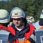 Der Leiter der SEG-Behandlungsplatz wird vom Orgl. eingewiesen