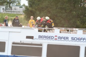 An Deck befanden sich mehrere Schulkinder. ©FF Neuengamme