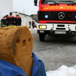 Die gerettete Person außerhalb des Gefahrenbereiches.