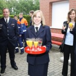 Die ersten Gäste werden empfangen.