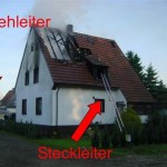 Anleiterbereitschaft mit DLAK und Stechleiter bei einem Einfamilienhaus  Foto: Jan Südmersen, Wallenhorst