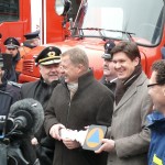 Symbolische Schlüsselübergabe mit DFV-Präsident, Innensenator, LBF, Staatssekretär und BBK-Vertreter (c) MT
