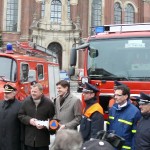 Fototermin: v.l.n.r. DFV-Präsident Kröger, Innensenator Vahldieck, Staatssekretär Dr. Schröder, Vertreter des BBK und der FF Hamburg, OBD Maurer (c) MT