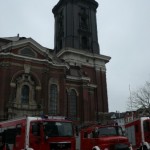 LF 20/10-TS (das neue LF-KatS) neben einem 25 Jahre älteren LF 16-TS vor dem Michel (c) MT