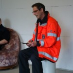 Ausbilder Magnus Stahnke in der Übungsnachbesprechung