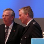 LBF/V-S Werner Burmester (re.) im Gespräch mit LtdBD Dr. Peer Rechenbach, Abteilungsleiter für Katastrophen-, Brand- und Bevölkerungsschutz in der Innenbehörde (c) AG MuK FF HH