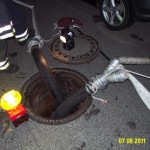 Aus der Tiefgarage in die Kanalisation, am Schluß mehr als die 4 Leitungen und 5 Std. Arbeit (c) FF Osdorf