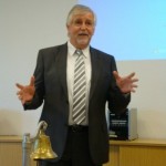 Der Geschäftsführer der HFUK Nord Lutz Kettenbeil bei der Begrüßung der Gäste.  Quelle und Copyright: AG MuK