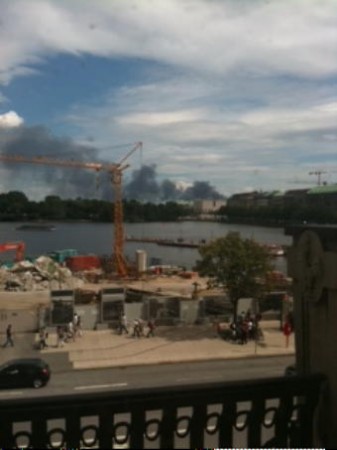 Die Rauchsäule, vom Jungfernstieg aus gesehen (c) M.Behn