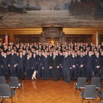 Gruppenfoto mit allen anwesenden Feuerwehrfrauen und Feuerwehrmännern.
Foto: Hendrik Frese - Pressestelle Feuerwehr Hamburg
