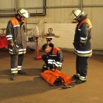 Kontrolle des Rettungspack der FF Moorfleet