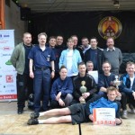 Das Siegerteam der FF Langenhorn mit Urkunde, Pokal und Gutschein (c) P. Toepfer JFO