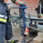 Technische Hilfeleistung mit Hilfe einer hydraulischen Winde, umgangssprachlich auch Büffelheber genannt