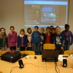 Gruppenbild mit den Jungen und Mädchen der Schulklasse von denen Bilder veröffentlicht werden durften.