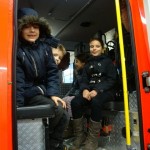 Leuchtende Augen im Löschfrahrzeug der FF Altona