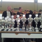 Jedes Team erhält ein Pokal