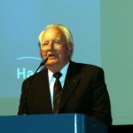 Der ehem. Oberbranddirektor Manfred Gebhard (Amtsleiter der Feuerwehr Hamburg bis 1992) konnte ebenfalls als Gastredner begrüßt werden. (c) AG MuK FF Hamburg