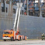 Drehleiter 34 in Höhe des Brandraums, rechts A-Dienst und Amtsleiter  (c) MT AG MuK