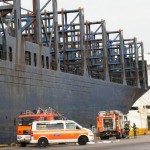 Am Vormittag sind 34HLF und 34 DLK weiter mit Löscharbeiten beschäftigt (c) MT AG MuK