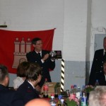 Ein Geschenk der Wehr, überreicht durch Bernd Rieck  © C.Buschmann