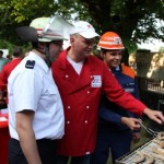 Die Jury steht selbst am Grill! - Bild: H. Strate