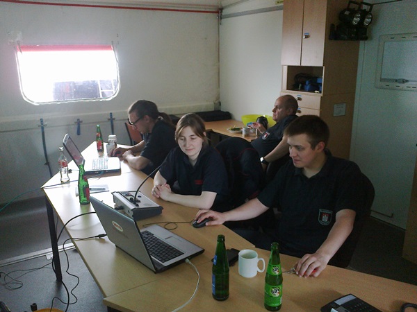 Die Übungsleitung während der Abschluss-Funkübung