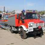 Gespann der FF Neuwerk: Das LRF (Lösch-Rettungsfahrzeug auf Unimog U 1300), der Hafentrailer und das KLB Neuwerk (c) Stab F02