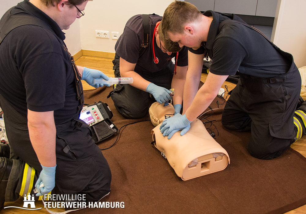 Die Kameraden bei der regelmäßigen Übung