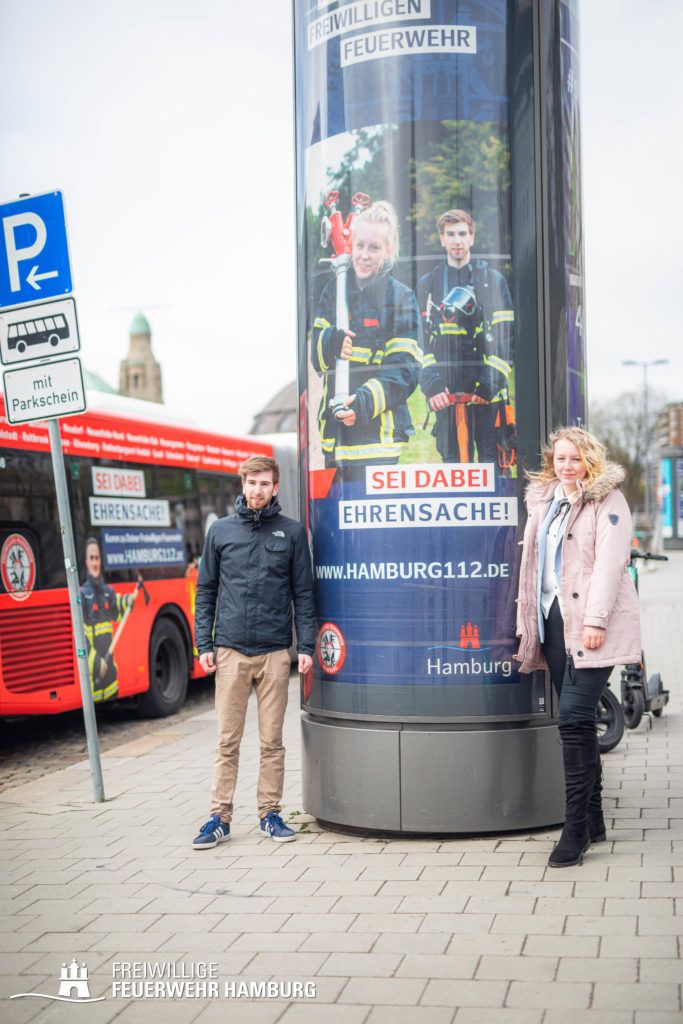 Colin und Sarah aus der FF Berne sind zwei von zahlreichen Gesichtern, die in den nächsten Wochen in der ganzen Stadt zu sehen sind.