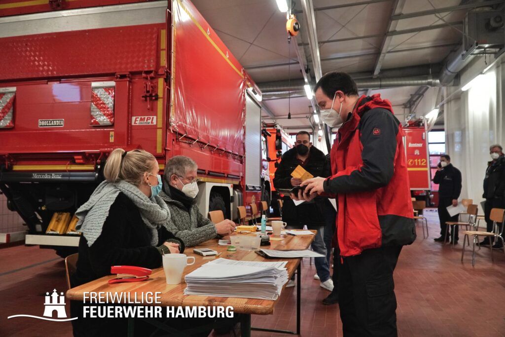 Booster-Impfungen für die Kameradinnen und Kameraden der Freiwilligen Feuerwehren, hier in der FF Warwisch.